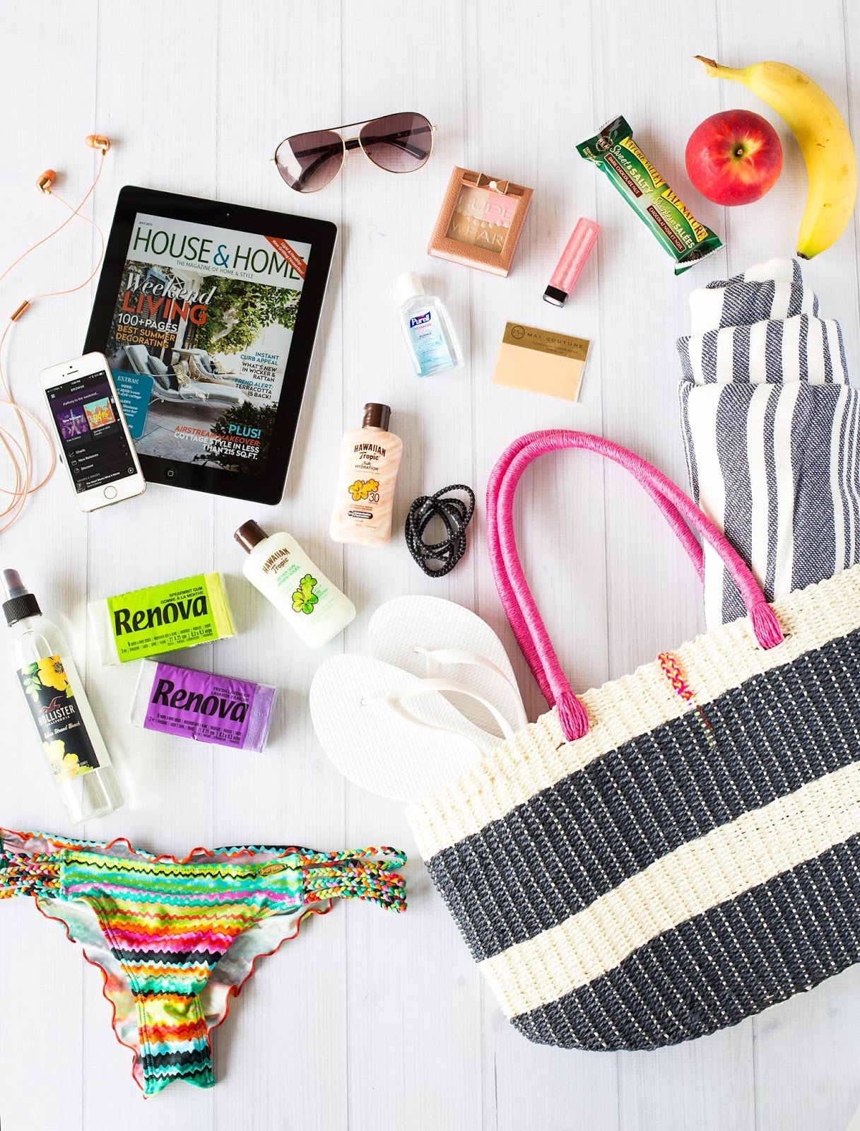What's In My Beach Bag? - Brittany Stager